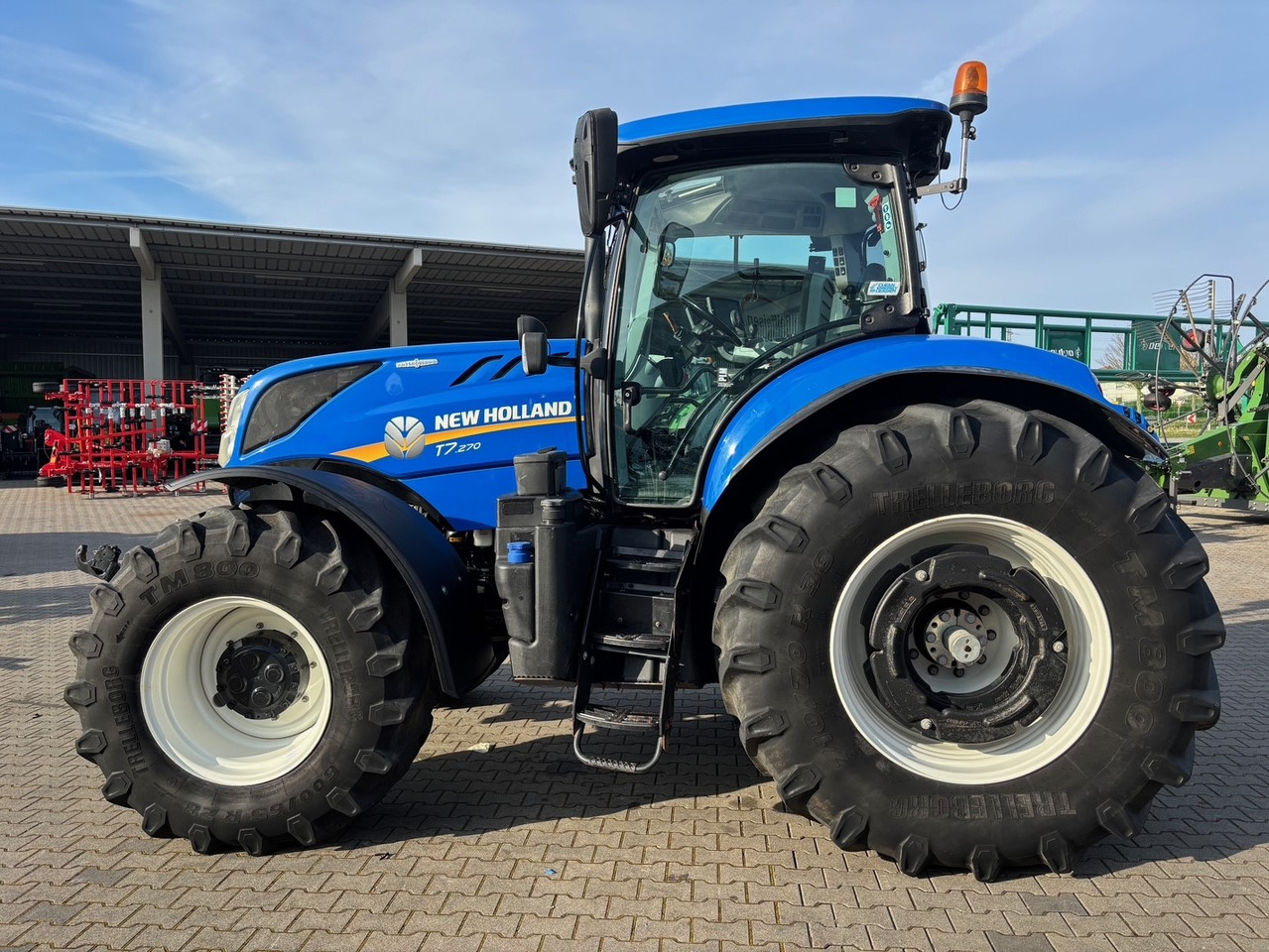 New Holland T 7.270 AC - Traktor: obrázek 1 New Holland T 7.270 AC - Traktor: obrázek 1