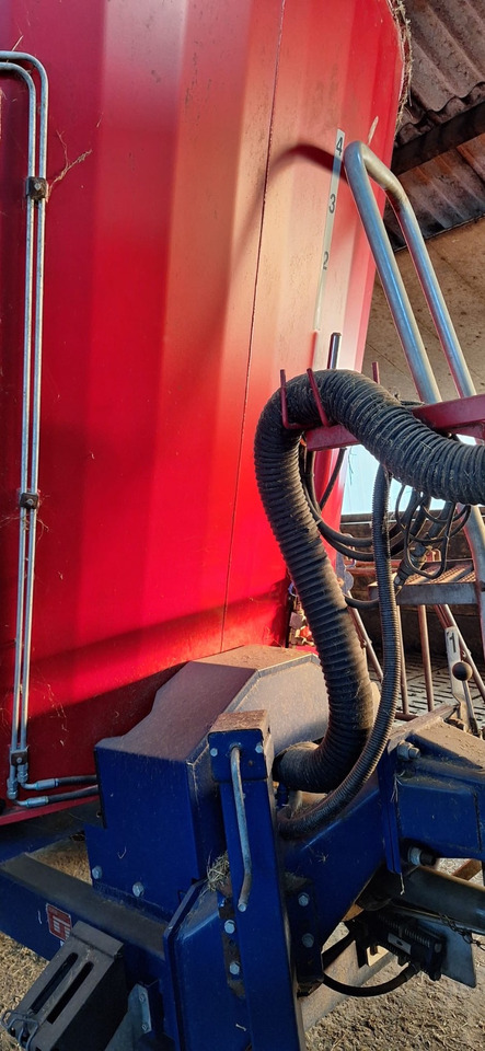 Siloking TrailedLine Compact 8 - Krmný míchací vůz: obrázek 4 Siloking TrailedLine Compact 8 - Krmný míchací vůz: obrázek 4