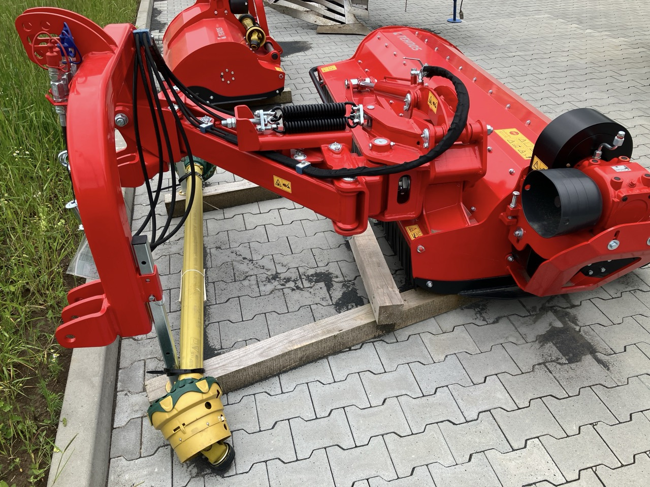 Tehnos Mulcher MB 220R PROFI LW - Kladívkový mulčovač: obrázek 2 Tehnos Mulcher MB 220R PROFI LW - Kladívkový mulčovač: obrázek 2