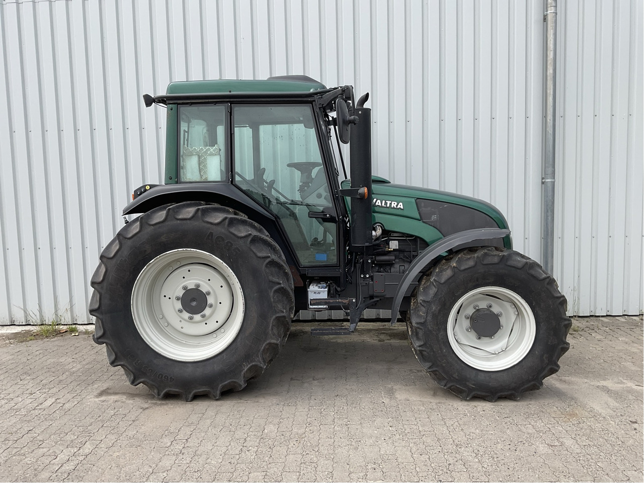 Valtra A 93 - Traktor: obrázek 1 Valtra A 93 - Traktor: obrázek 1