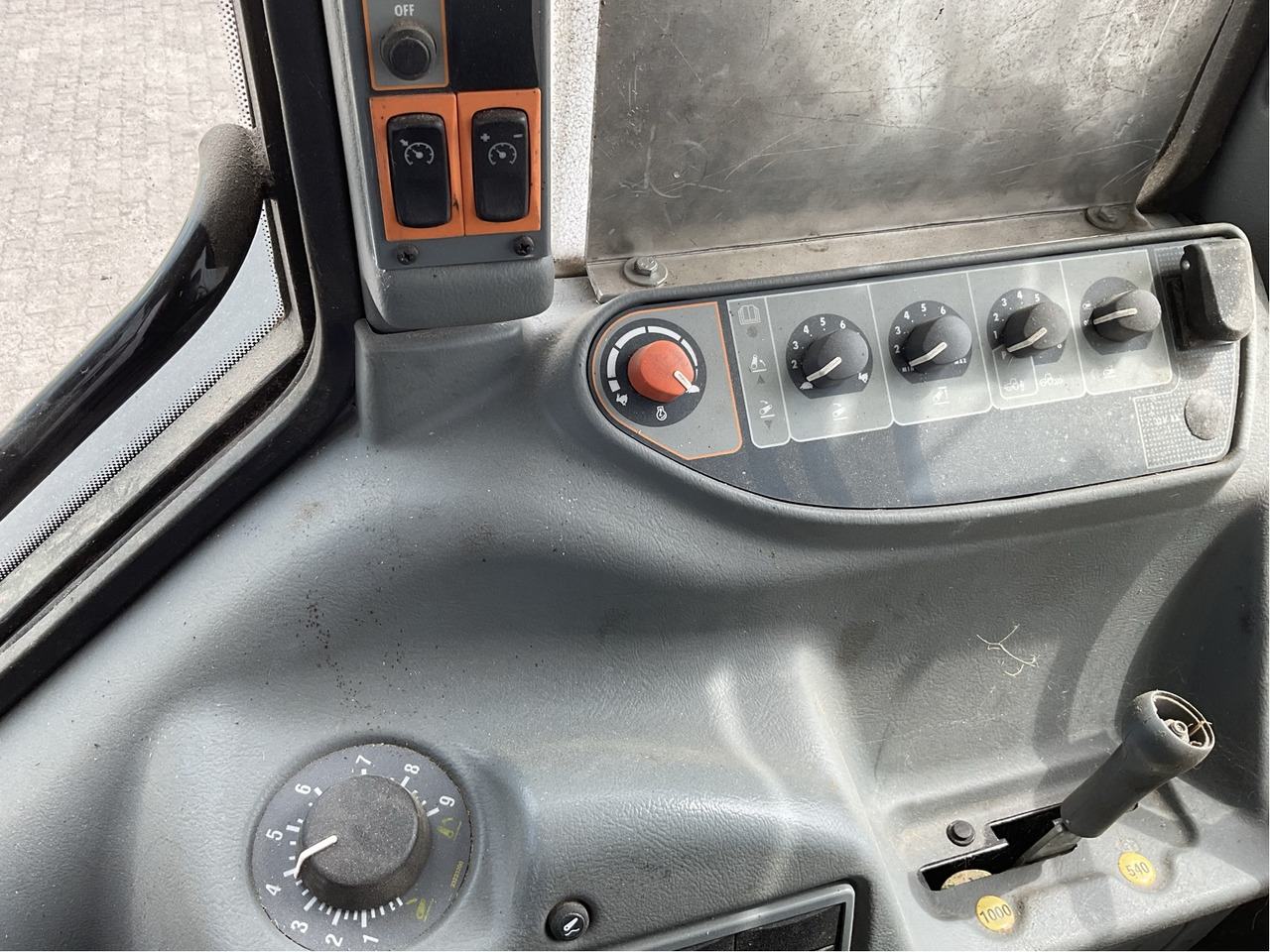 Valtra A 93 - Traktor: obrázek 5 Valtra A 93 - Traktor: obrázek 5