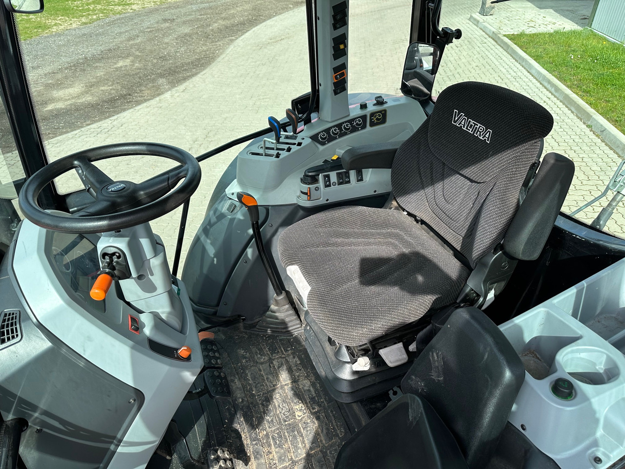 Valtra A105 MH - Traktor: obrázek 4 Valtra A105 MH - Traktor: obrázek 4