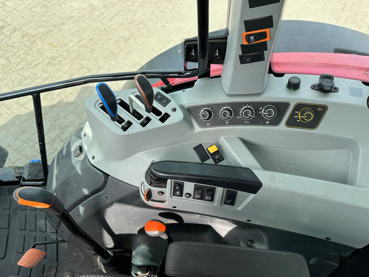 Valtra A105 MH - Traktor: obrázek 3 Valtra A105 MH - Traktor: obrázek 3