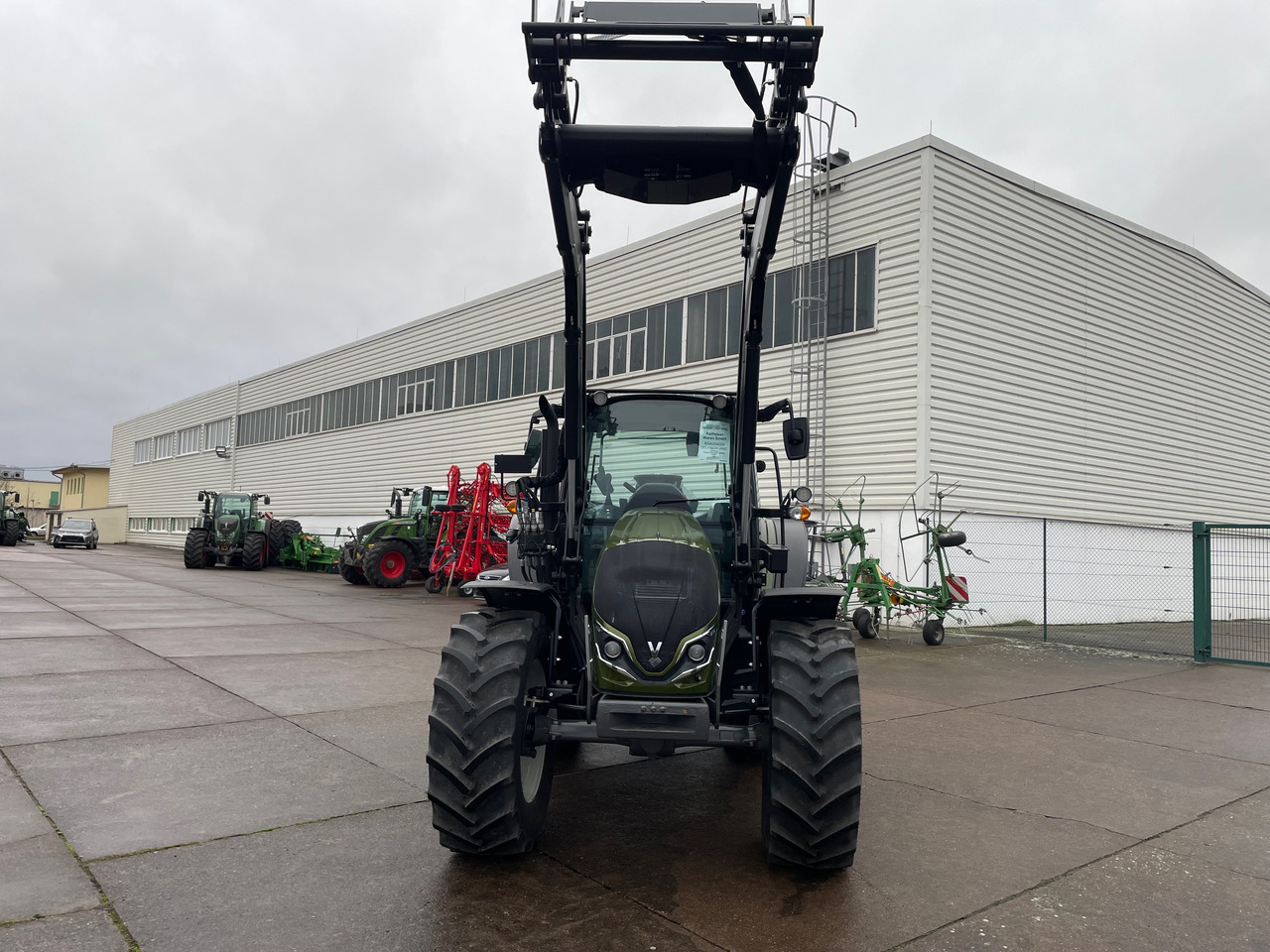 Valtra A105MH4 2B0 - Traktor: obrázek 1 Valtra A105MH4 2B0 - Traktor: obrázek 1