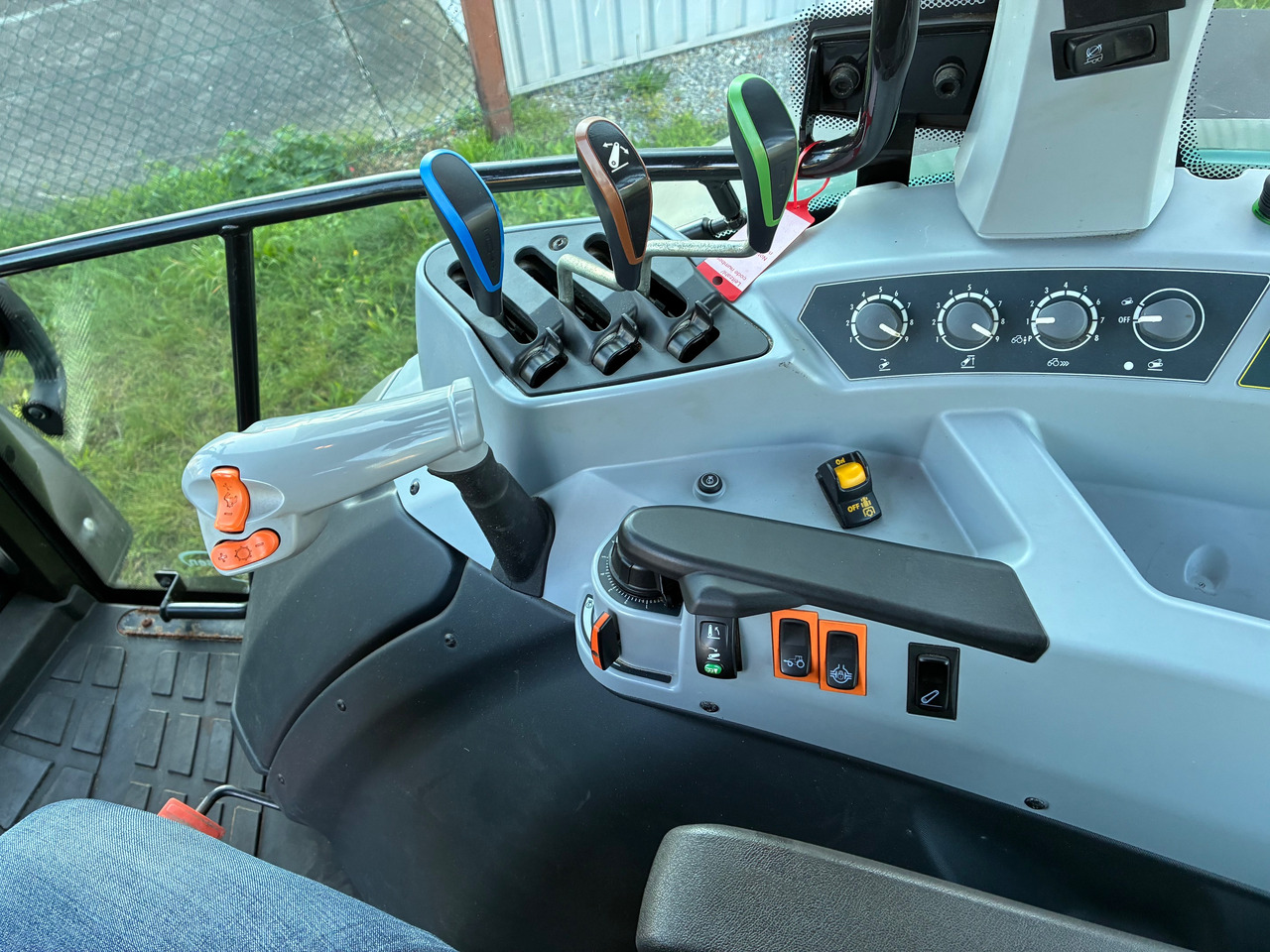 Valtra A114MH4 AC 71.5 - Traktor: obrázek 3 Valtra A114MH4 AC 71.5 - Traktor: obrázek 3