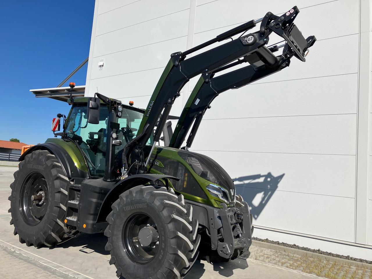 Valtra Q285 - Traktor: obrázek 4 Valtra Q285 - Traktor: obrázek 4