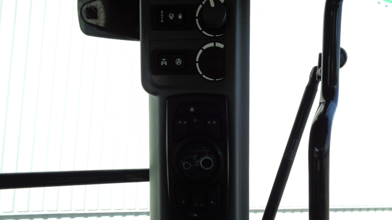 Valtra S374 - Traktor: obrázek 4 Valtra S374 - Traktor: obrázek 4