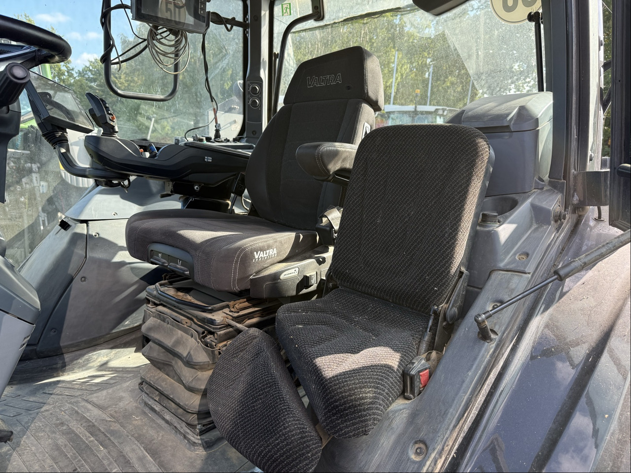 Valtra T 235 Direct - Traktor: obrázek 4 Valtra T 235 Direct - Traktor: obrázek 4