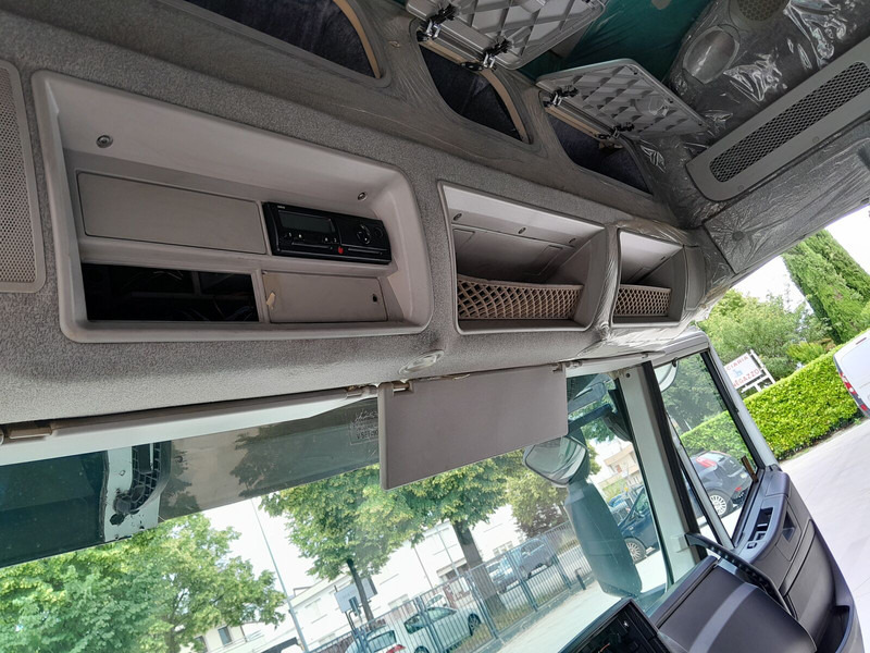 Kabina a interiér pro Nákladní auto Iveco Stralis AT HI-ROAD: obrázek 9