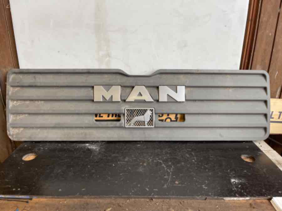 MAN F2000 FRONT GRILL 81.61150-0110 - Karoserie a exteriér pro Nákladní auto: obrázek 3 MAN F2000 FRONT GRILL 81.61150-0110 - Karoserie a exteriér pro Nákladní auto: obrázek 3