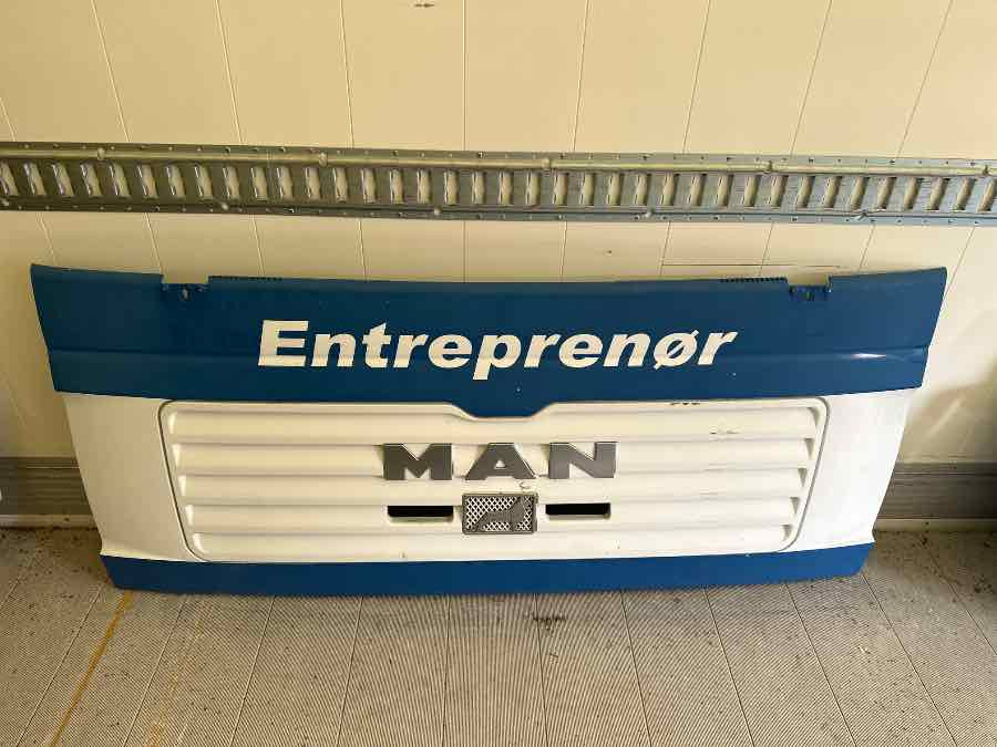 MAN FRONT GRILL 81.61110-0063 - Karoserie a exteriér pro Nákladní auto: obrázek 1 MAN FRONT GRILL 81.61110-0063 - Karoserie a exteriér pro Nákladní auto: obrázek 1