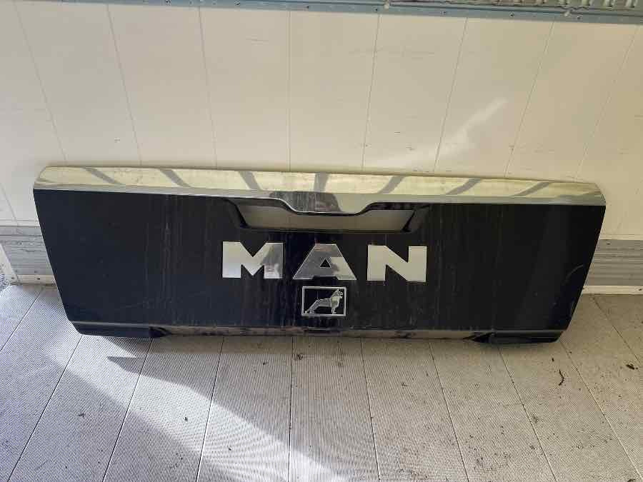 MAN MIDDEL FRONT PANEL 81.61150-6065 - Karoserie a exteriér pro Nákladní auto: obrázek 1 MAN MIDDEL FRONT PANEL 81.61150-6065 - Karoserie a exteriér pro Nákladní auto: obrázek 1