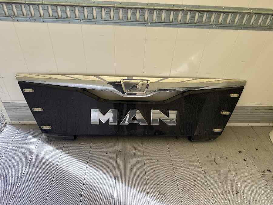 MAN MIDDEL FRONT PANEL 81.61150-6094 - Karoserie a exteriér pro Nákladní auto: obrázek 1 MAN MIDDEL FRONT PANEL 81.61150-6094 - Karoserie a exteriér pro Nákladní auto: obrázek 1