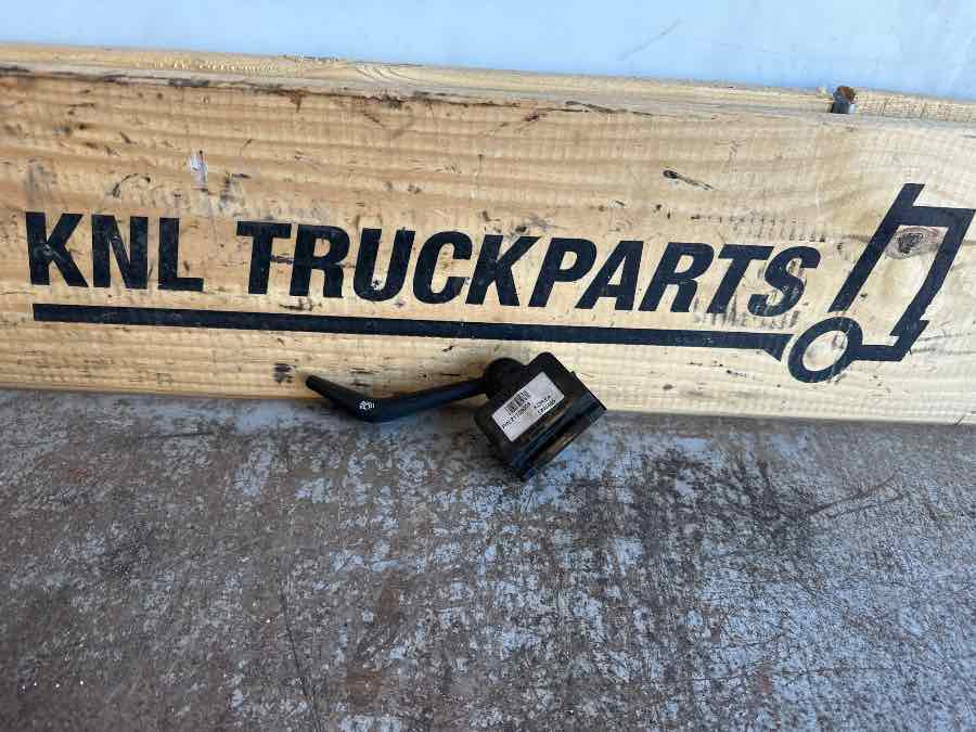 RENAULT LEVER SWITCH 7421709003 - Kabina a interiér pro Nákladní auto: obrázek 2 RENAULT LEVER SWITCH 7421709003 - Kabina a interiér pro Nákladní auto: obrázek 2