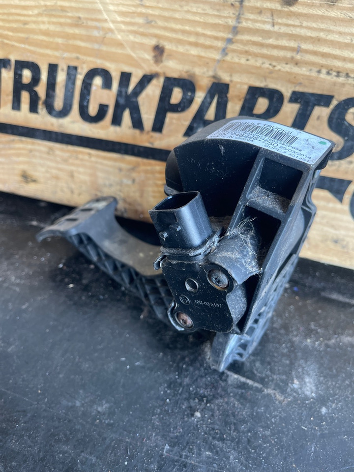 RENAULT SPEEDER PEDAL 7482267250 - Kabina a interiér pro Nákladní auto: obrázek 1 RENAULT SPEEDER PEDAL 7482267250 - Kabina a interiér pro Nákladní auto: obrázek 1
