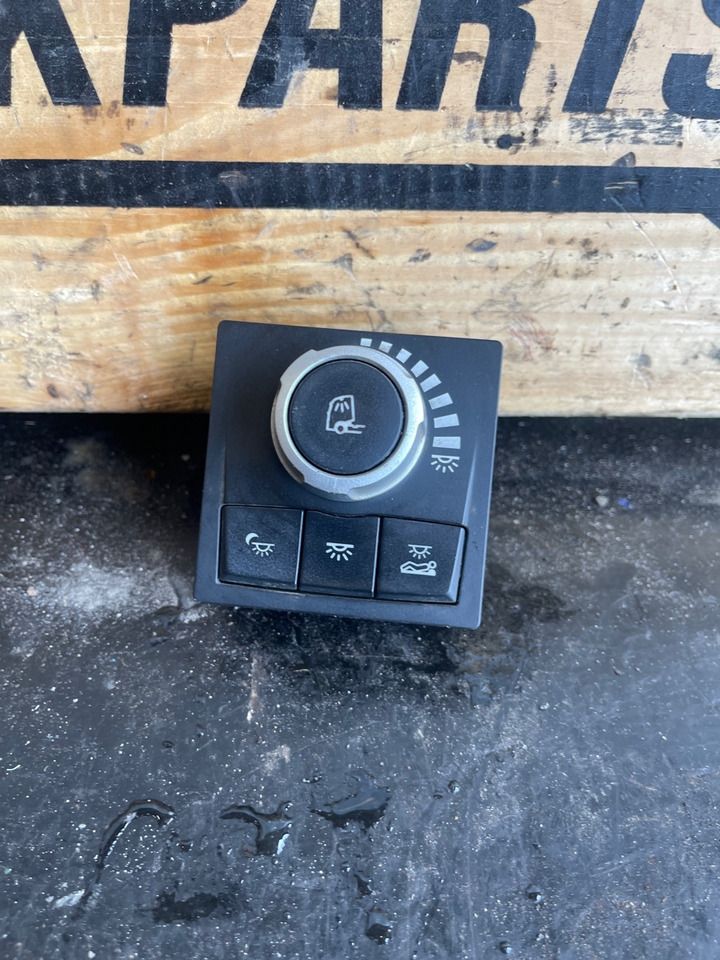 RENAULT SWITCH LIGHT 7421995058 - Kabina a interiér pro Nákladní auto: obrázek 1 RENAULT SWITCH LIGHT 7421995058 - Kabina a interiér pro Nákladní auto: obrázek 1