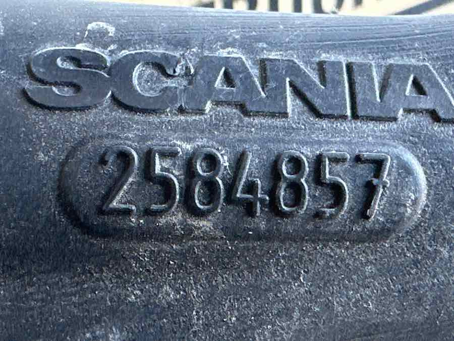 SCANIA OIL FILLER PIPE 2584857 - Motor a díly pro Nákladní auto: obrázek 2 SCANIA OIL FILLER PIPE 2584857 - Motor a díly pro Nákladní auto: obrázek 2