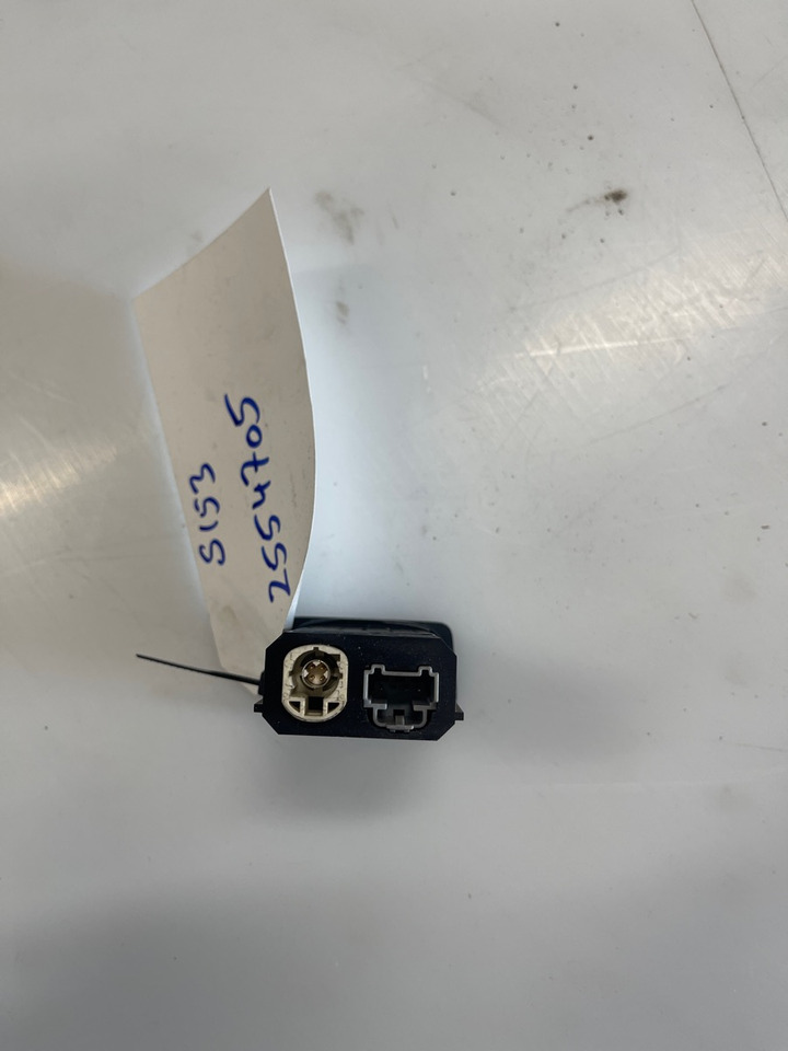 SCANIA USB PORT 2554705 - Palubní deska pro Nákladní auto: obrázek 2 SCANIA USB PORT 2554705 - Palubní deska pro Nákladní auto: obrázek 2