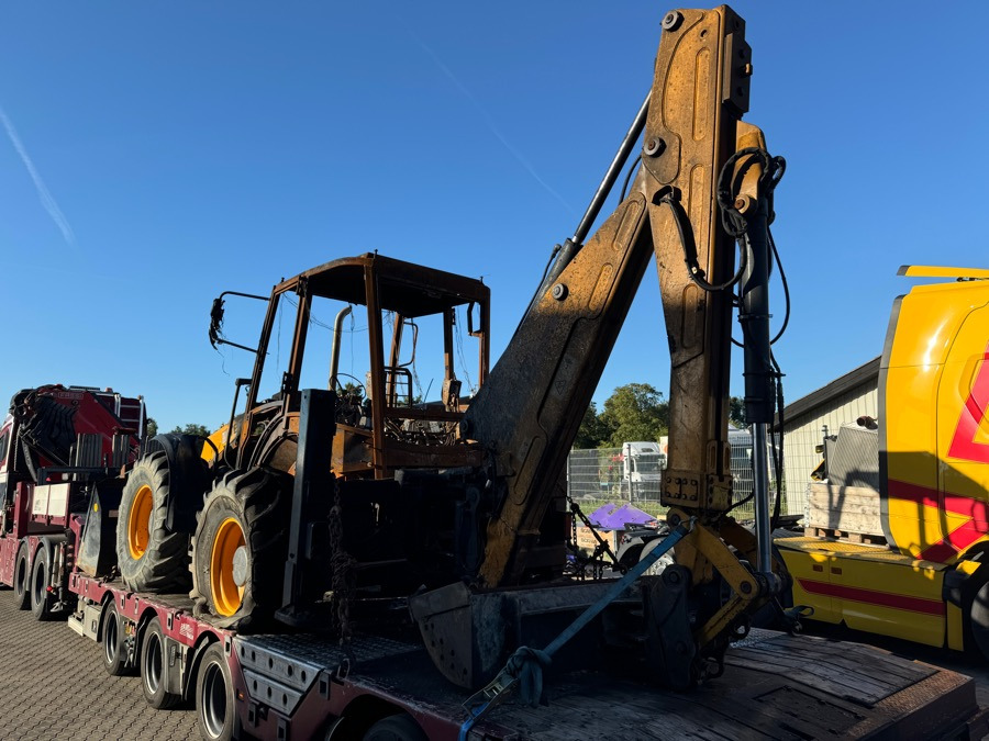 TEREX 980 4X4 // BURNED - Rýpadlo-nakladač: obrázek 2 TEREX 980 4X4 // BURNED - Rýpadlo-nakladač: obrázek 2