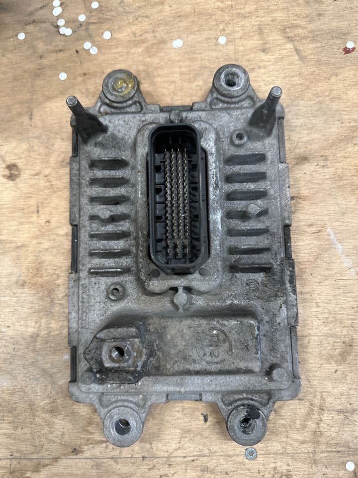 VOLVO ECU 21870075 P02 - Elektrický systém pro Nákladní auto: obrázek 2 VOLVO ECU 21870075 P02 - Elektrický systém pro Nákladní auto: obrázek 2