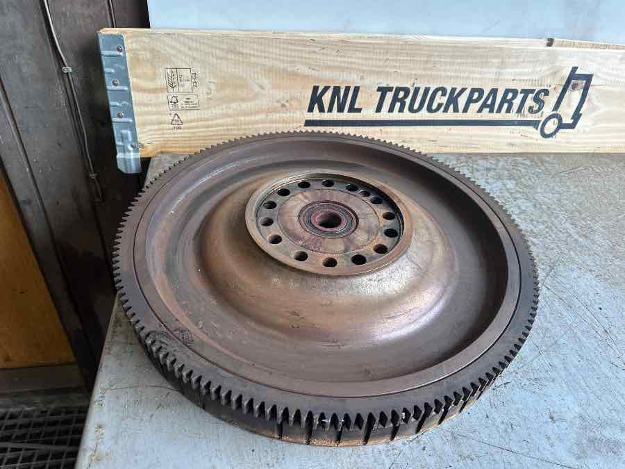 VOLVO FLY WHEEL 21630898 - Motor a díly pro Nákladní auto: obrázek 1 VOLVO FLY WHEEL 21630898 - Motor a díly pro Nákladní auto: obrázek 1