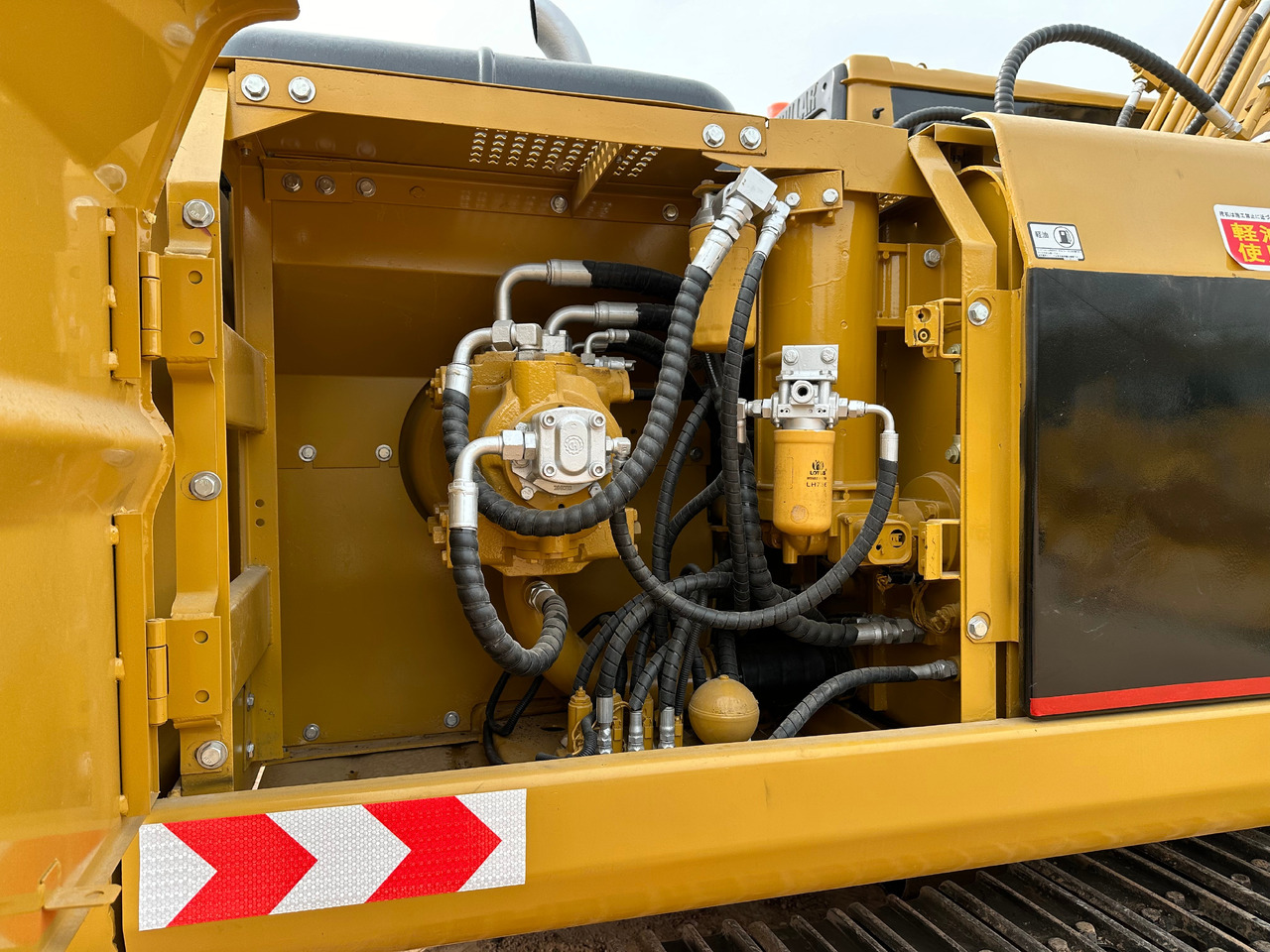 Pásové rýpadlo CAT 320BL: obrázek 7