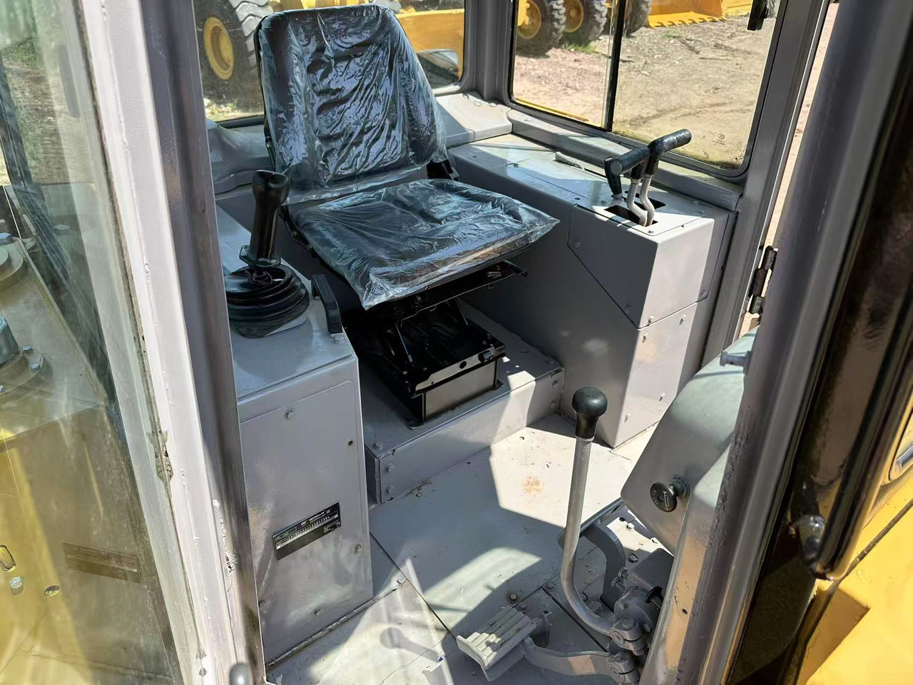 CAT D6G - Buldozer: obrázek 5 CAT D6G - Buldozer: obrázek 5