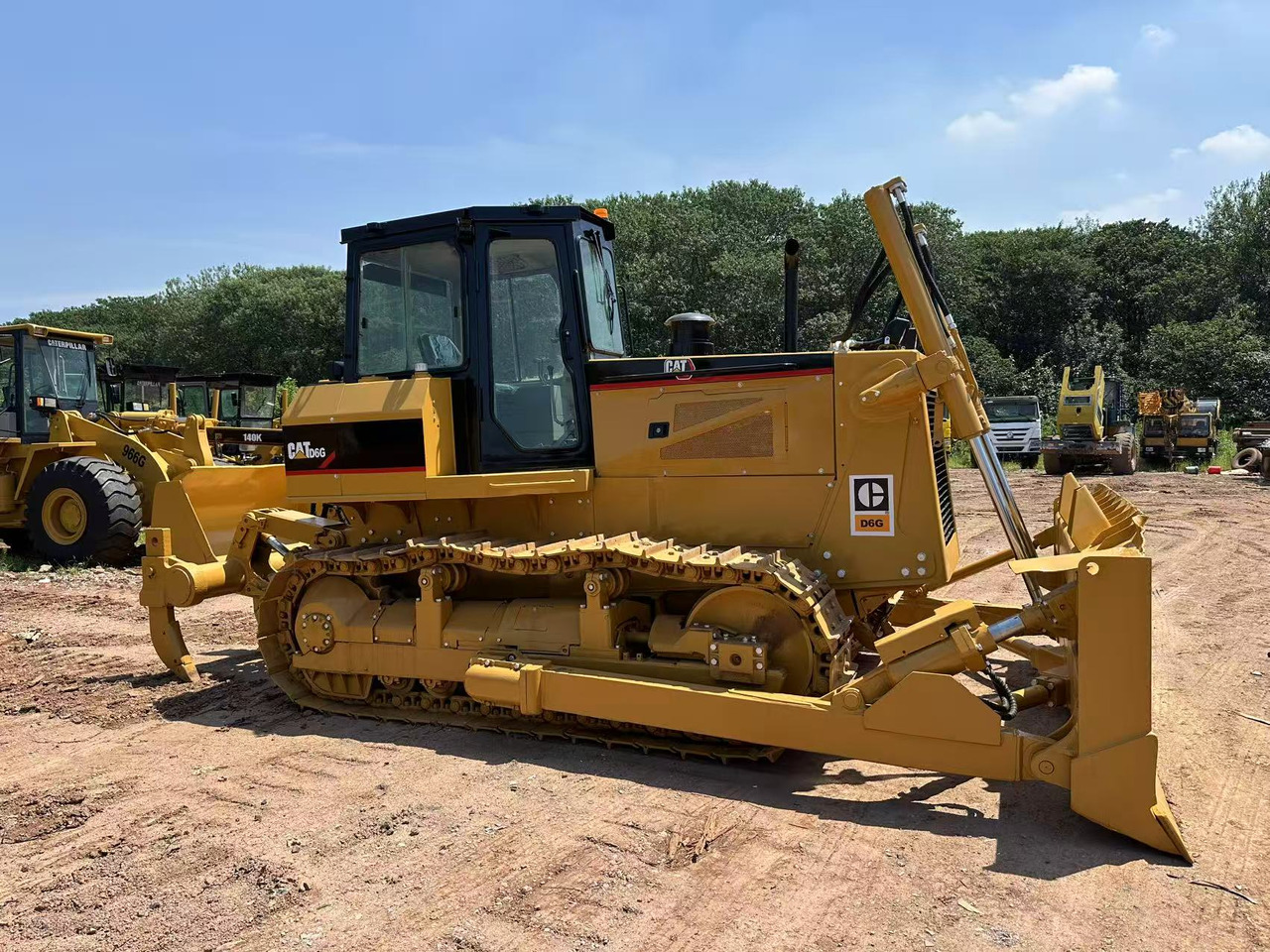 CAT D6G bulldozer - Buldozer: obrázek 2 CAT D6G bulldozer - Buldozer: obrázek 2