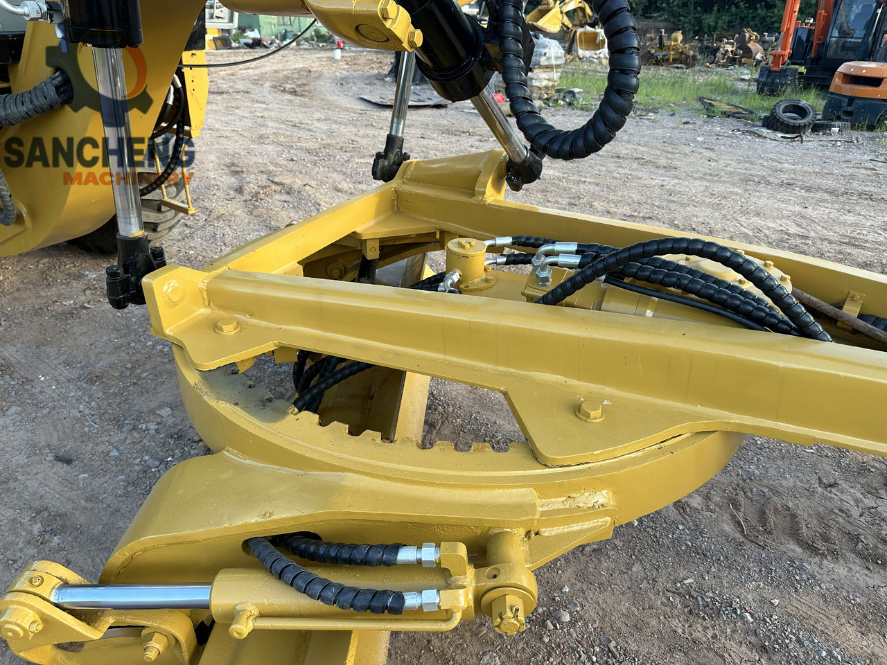 Grejdr CATERPILLAR 140K motor grader: obrázek 8