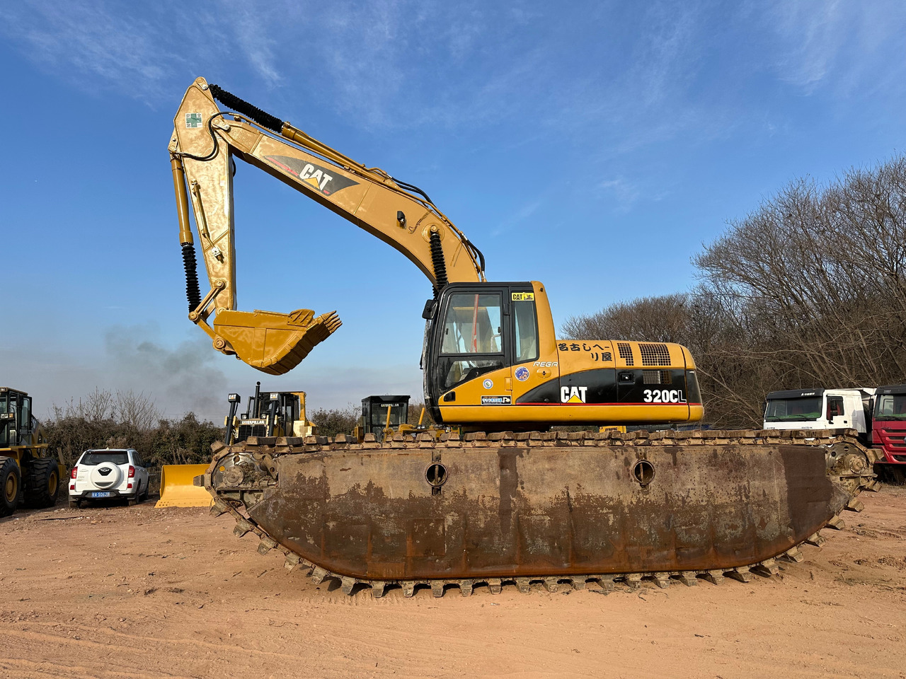 CATERPILLAR 320CL - Plovoucí bagr: obrázek 3 CATERPILLAR 320CL - Plovoucí bagr: obrázek 3