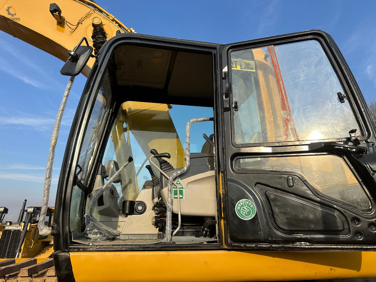 CATERPILLAR 320CL - Plovoucí bagr: obrázek 4 CATERPILLAR 320CL - Plovoucí bagr: obrázek 4