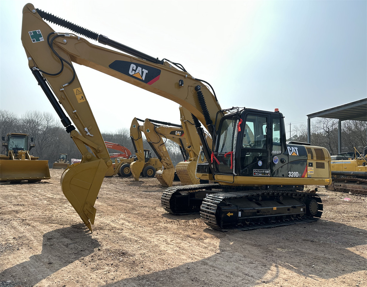 CATERPILLAR 320D2L - Pásové rýpadlo: obrázek 4 CATERPILLAR 320D2L - Pásové rýpadlo: obrázek 4
