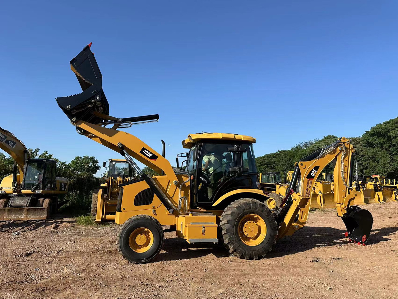 CATERPILLAR 420F2 - Rýpadlo-nakladač: obrázek 5 CATERPILLAR 420F2 - Rýpadlo-nakladač: obrázek 5