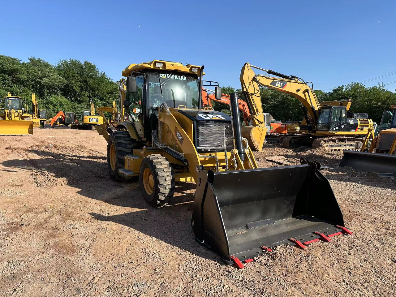 CATERPILLAR 420F2 - Rýpadlo-nakladač: obrázek 3 CATERPILLAR 420F2 - Rýpadlo-nakladač: obrázek 3