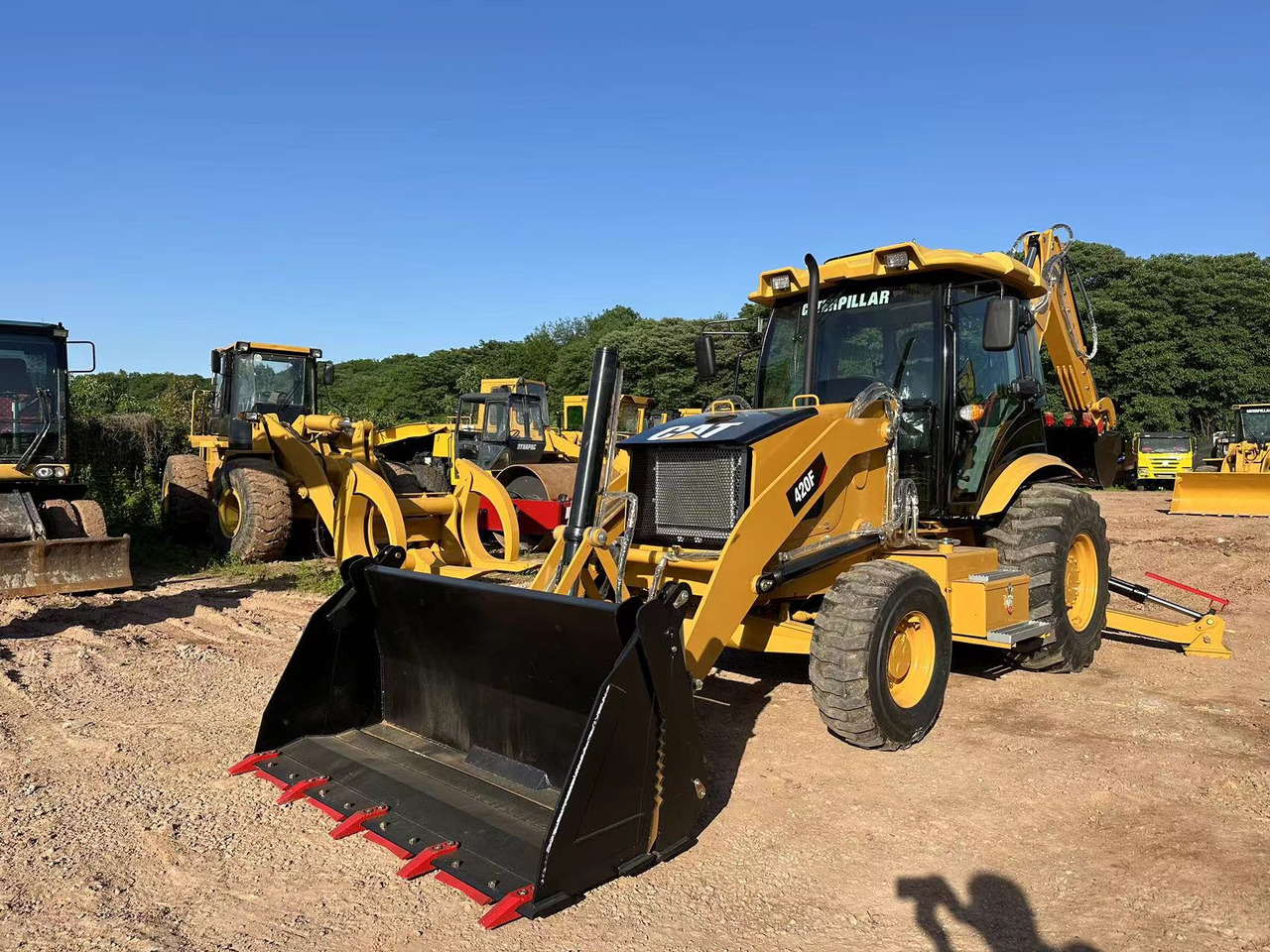 CATERPILLAR 420F2 - Rýpadlo-nakladač: obrázek 3 CATERPILLAR 420F2 - Rýpadlo-nakladač: obrázek 3