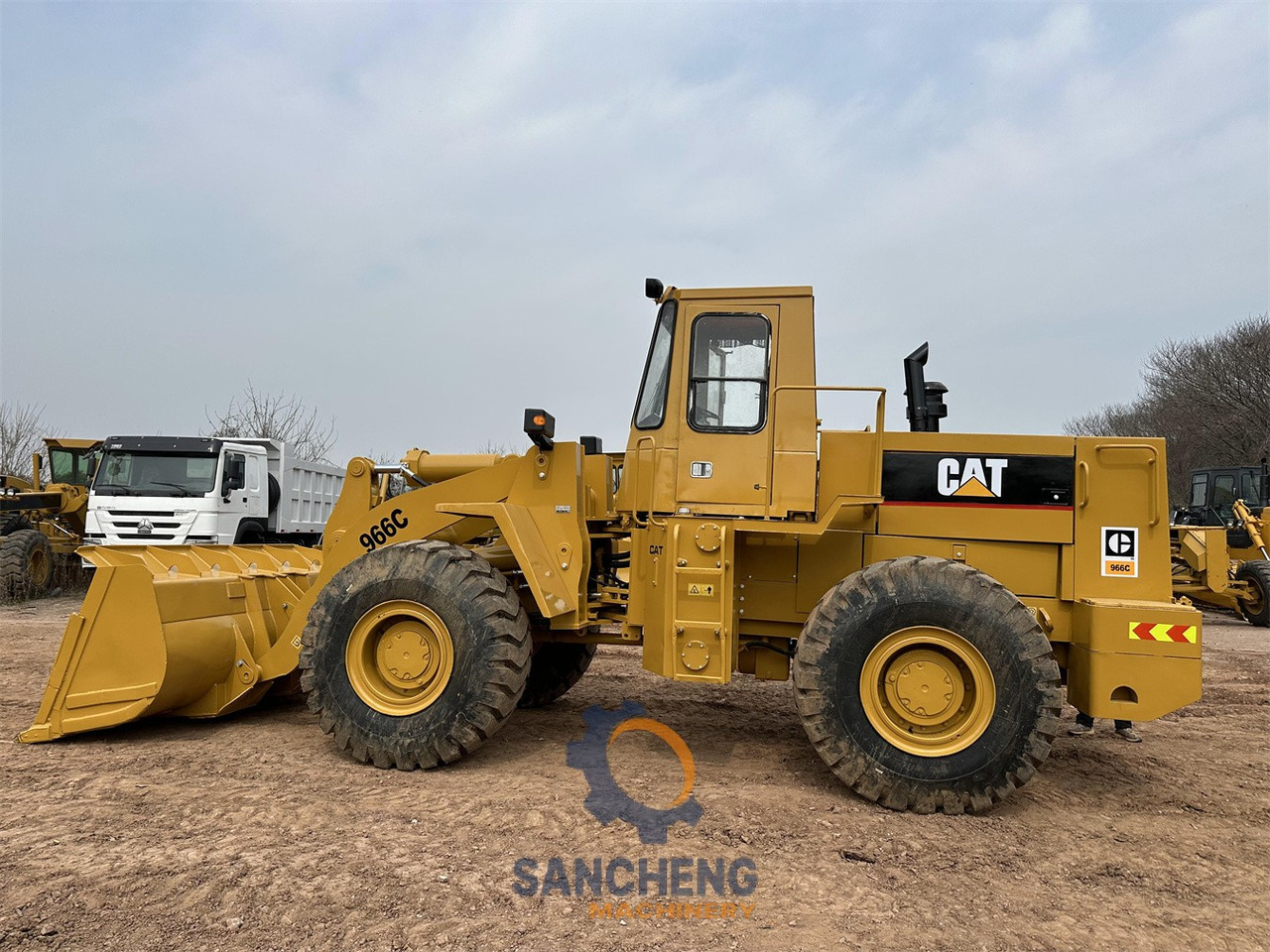 Kolový nakladač CATERPILLAR 966C: obrázek 8