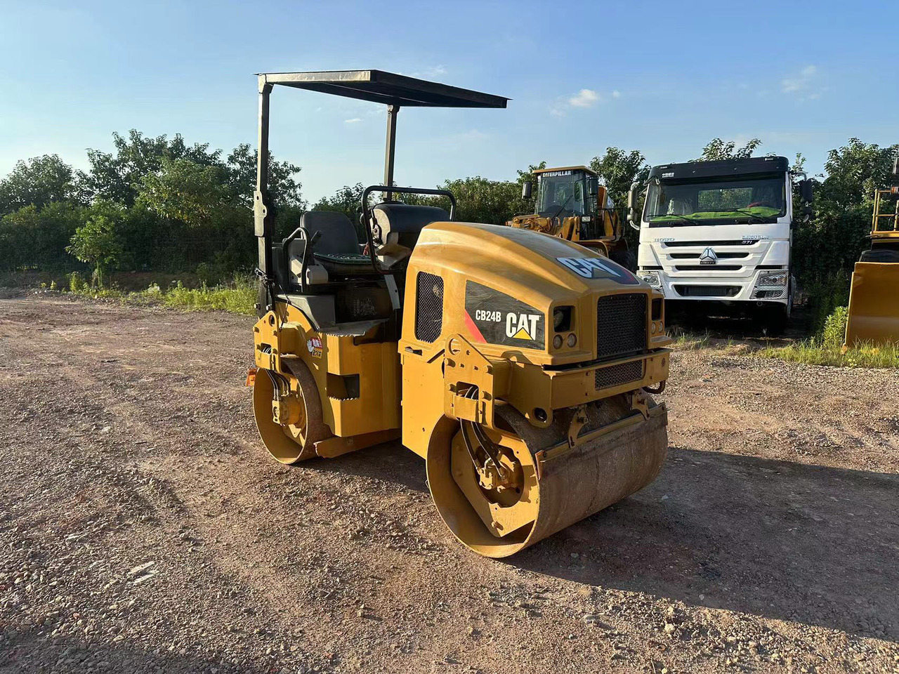 CATERPILLAR CB24B - Válec: obrázek 2 CATERPILLAR CB24B - Válec: obrázek 2