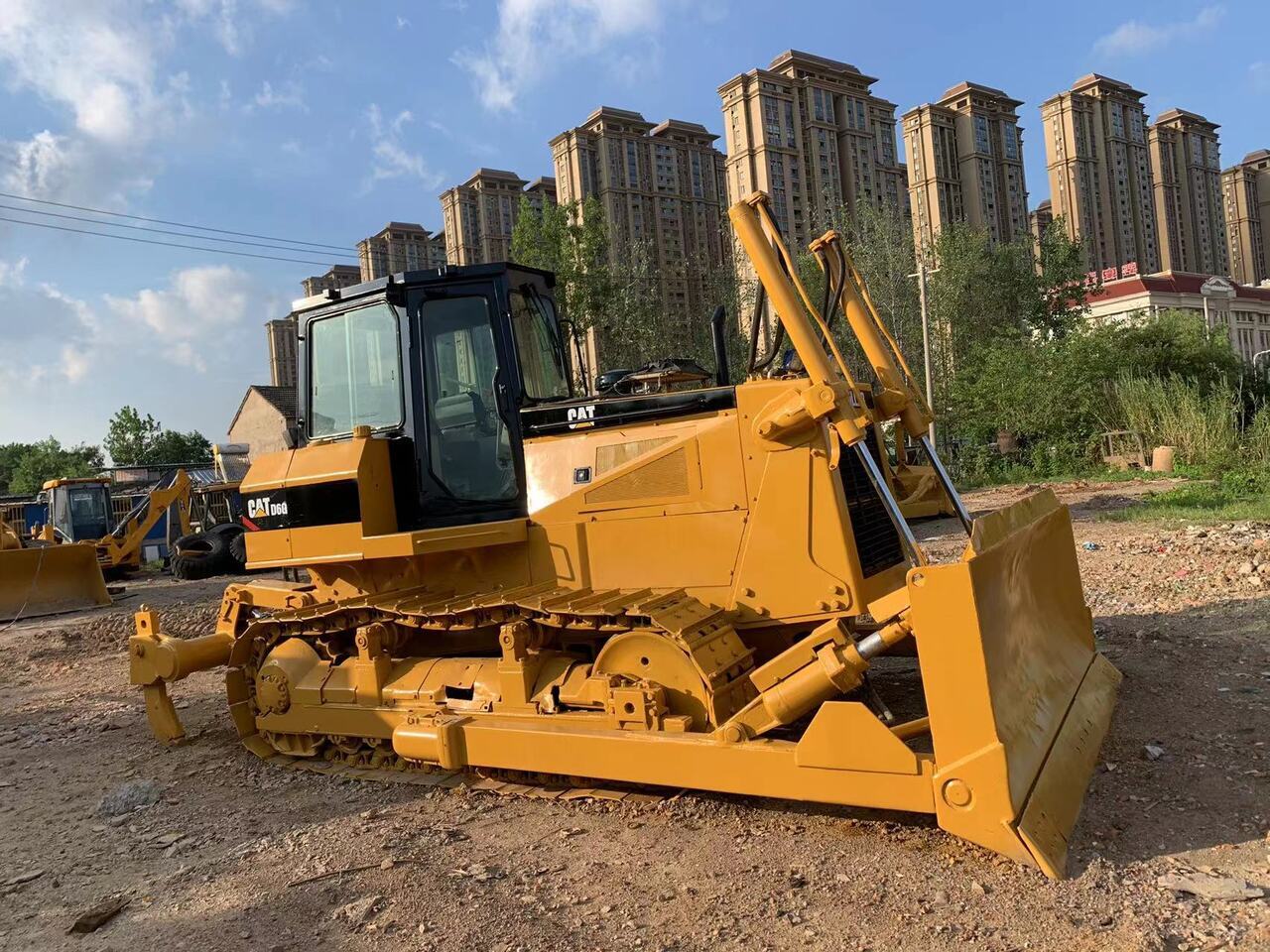 CATERPILLAR D6G - Buldozer: obrázek 1 CATERPILLAR D6G - Buldozer: obrázek 1