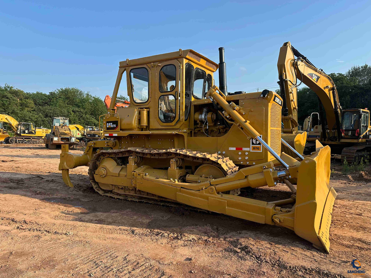 CATERPILLAR D7G - Buldozer: obrázek 1 CATERPILLAR D7G - Buldozer: obrázek 1