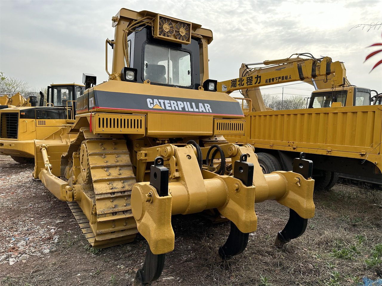 Buldozer CATERPILLAR D7H: obrázek 6