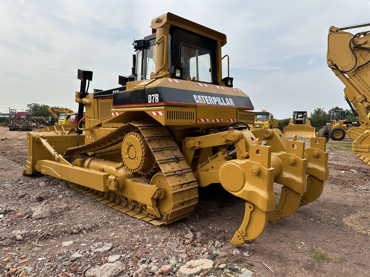 CATERPILLAR D7R - Buldozer: obrázek 1 CATERPILLAR D7R - Buldozer: obrázek 1
