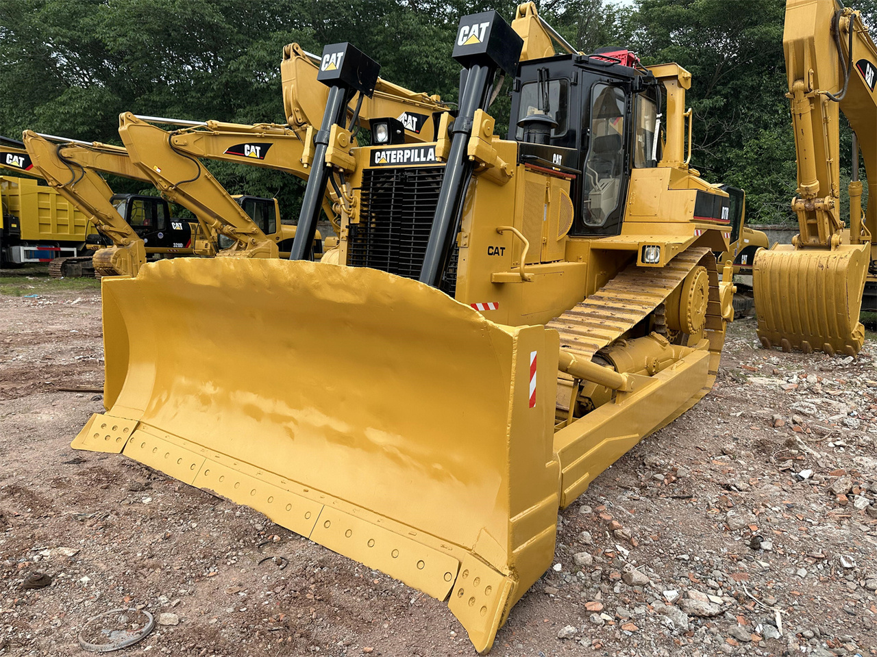 CATERPILLAR D7R - Buldozer: obrázek 2 CATERPILLAR D7R - Buldozer: obrázek 2