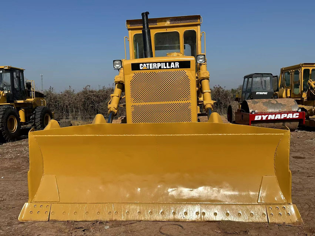 CATERPILLAR D8K - Buldozer: obrázek 3 CATERPILLAR D8K - Buldozer: obrázek 3