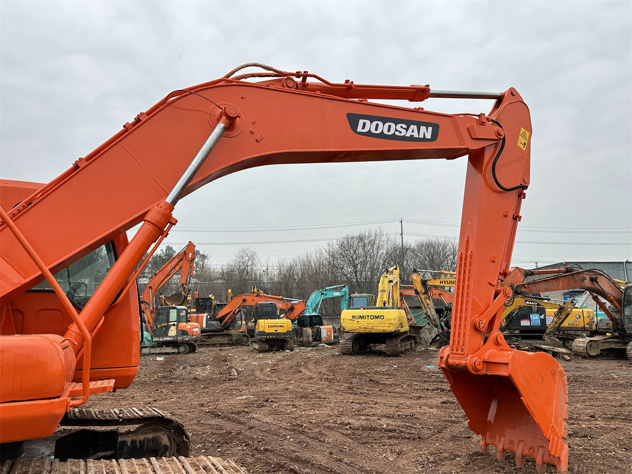 DOOSAN DH220 excavator - Pásové rýpadlo: obrázek 4 DOOSAN DH220 excavator - Pásové rýpadlo: obrázek 4