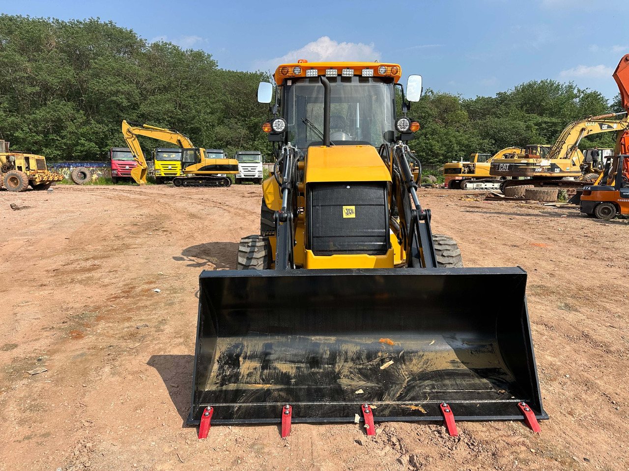 JCB 3CX - Rýpadlo-nakladač: obrázek 4 JCB 3CX - Rýpadlo-nakladač: obrázek 4