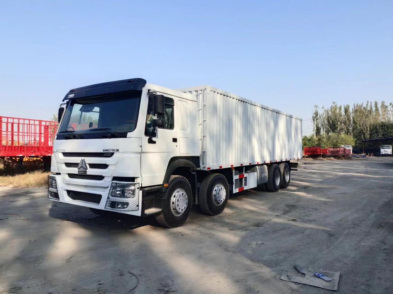 SINOTRUK 400 HOWO Box truck - Izotermický nákladní automobil: obrázek 1 SINOTRUK 400 HOWO Box truck - Izotermický nákladní automobil: obrázek 1