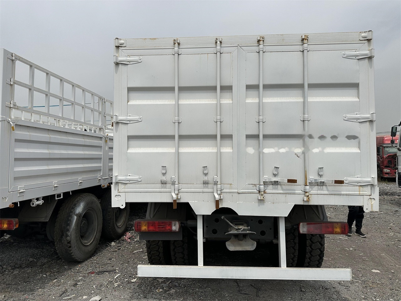 SINOTRUK HOWO 371 Cargo truck - Přepravník zvířat: obrázek 5 SINOTRUK HOWO 371 Cargo truck - Přepravník zvířat: obrázek 5