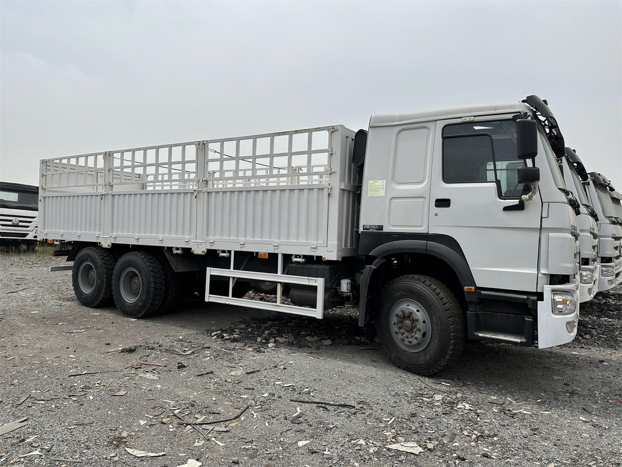SINOTRUK HOWO 371 Cargo truck - Přepravník zvířat: obrázek 3 SINOTRUK HOWO 371 Cargo truck - Přepravník zvířat: obrázek 3