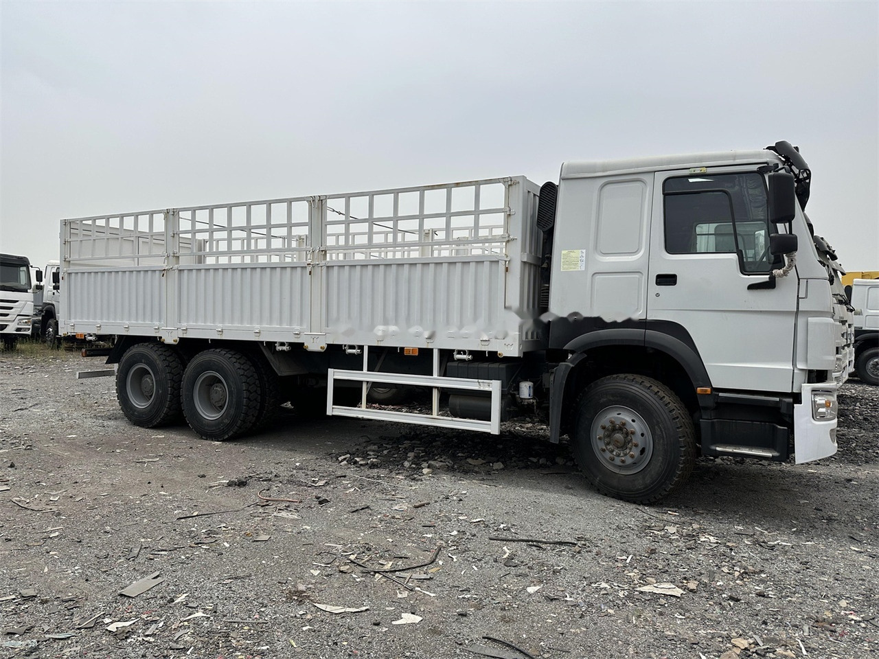 SINOTRUK HOWO 371 Cargo truck - Přepravník zvířat: obrázek 2 SINOTRUK HOWO 371 Cargo truck - Přepravník zvířat: obrázek 2