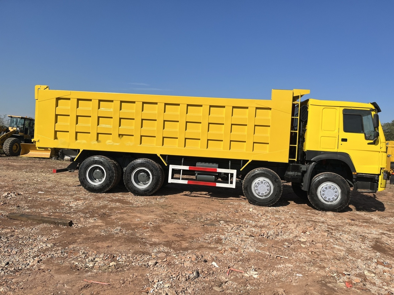SINOTRUK HOWO 371 Dump Truck 8x4 - Sklápěč: obrázek 2 SINOTRUK HOWO 371 Dump Truck 8x4 - Sklápěč: obrázek 2